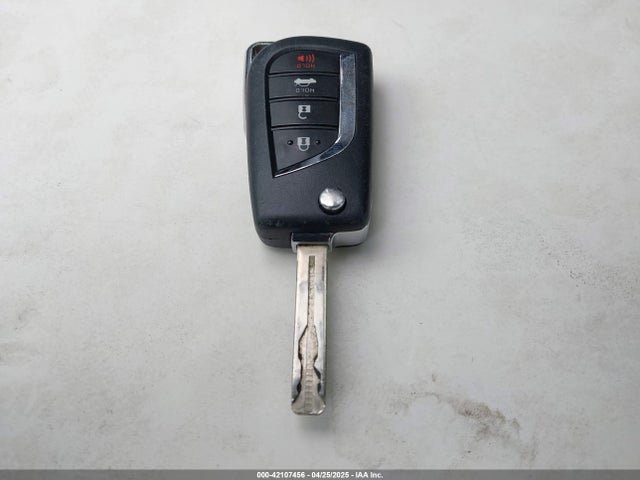 JTDEPRAE7LJ095929 Toyota COROLLA LE