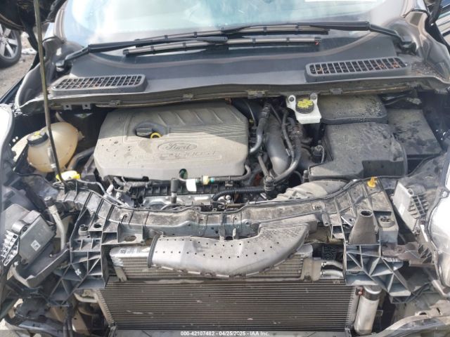 1FMCU0JD8HUE84471 Ford Escape Titanium