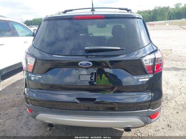 1FMCU0JD8HUE84471 Ford Escape Titanium