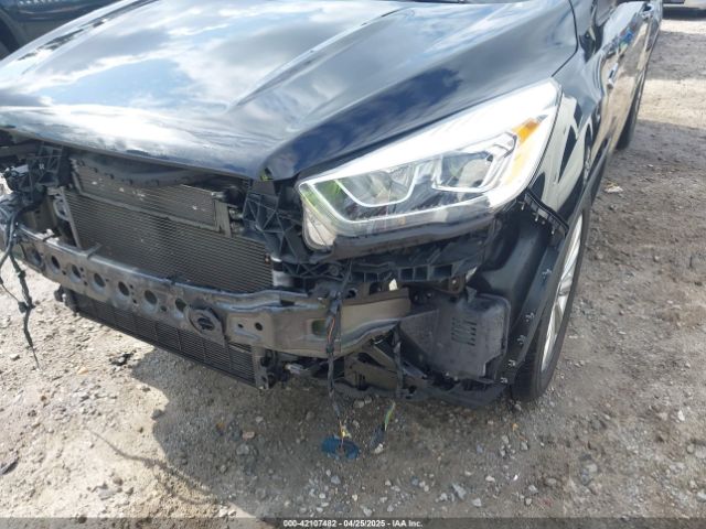1FMCU0JD8HUE84471 Ford Escape Titanium