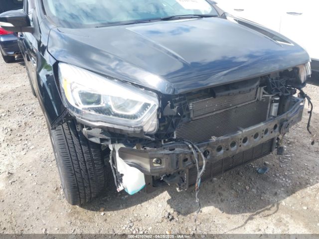 1FMCU0JD8HUE84471 Ford Escape Titanium