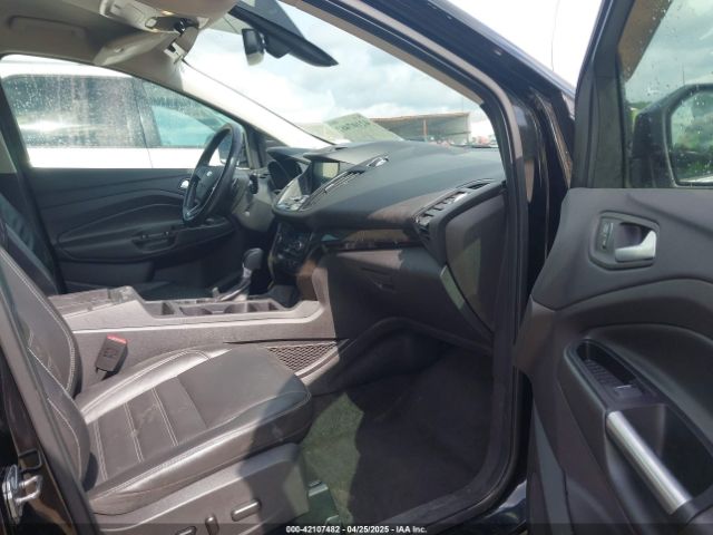 1FMCU0JD8HUE84471 Ford Escape Titanium