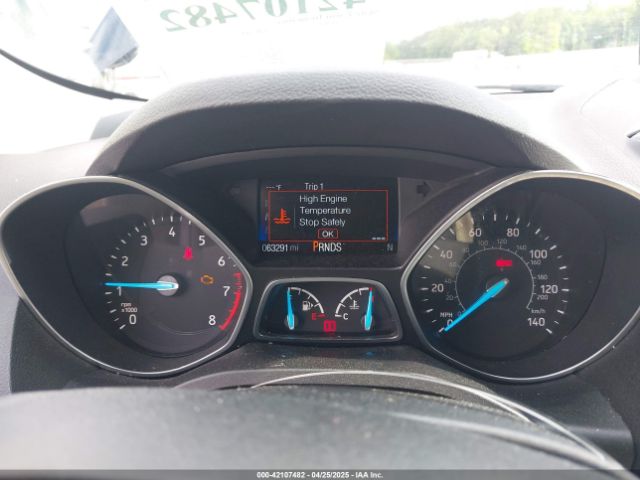1FMCU0JD8HUE84471 Ford Escape Titanium
