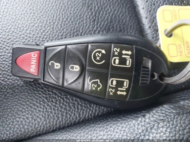 2C4RC1CGXFR674944 Chrysler Town & Country Touring-l