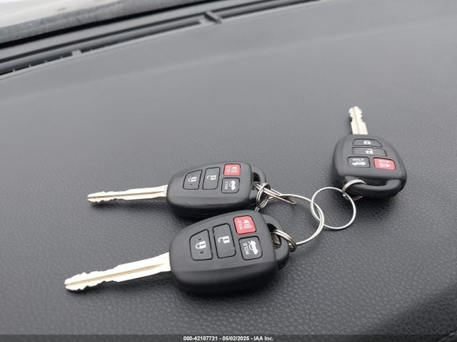 2T1BURHE9GC644808 Toyota COROLLA LE