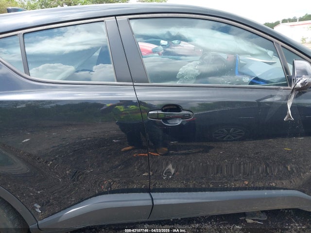 NMTKHMBX9NR142398 Toyota C-HR XLE