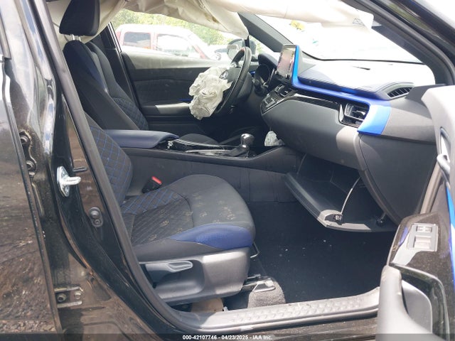 NMTKHMBX9NR142398 Toyota C-HR XLE