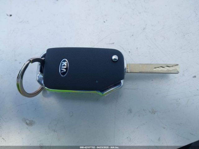 KNDCB3LC3L5423810 KIA NIRO LX
