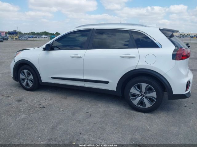 KNDCB3LC3L5423810 KIA NIRO LX