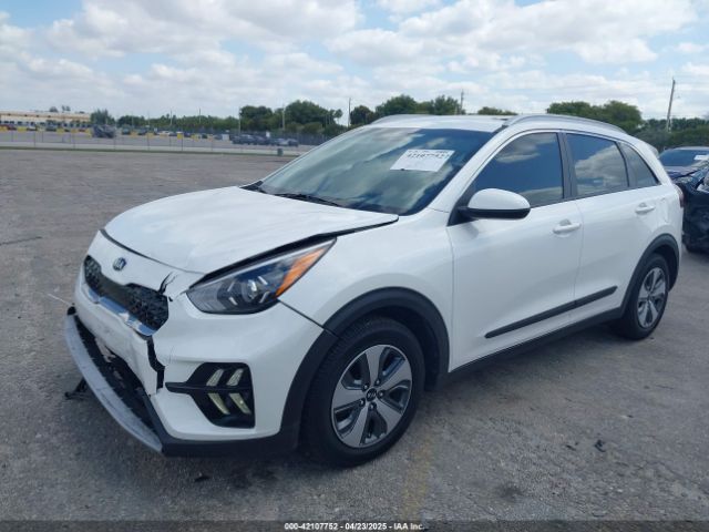 KNDCB3LC3L5423810 KIA NIRO LX