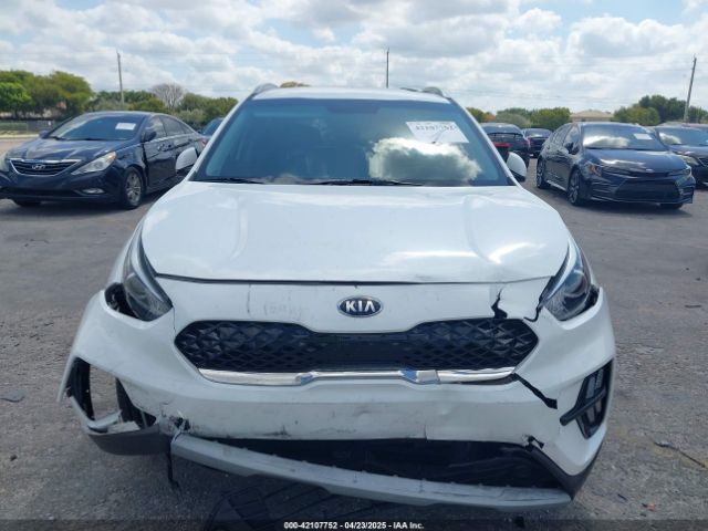 KNDCB3LC3L5423810 KIA NIRO LX