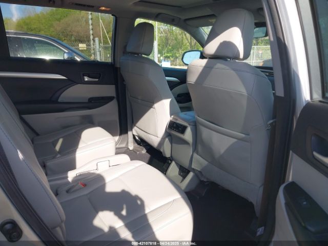 5TDJZRFH5JS527249 Toyota Highlander Xle