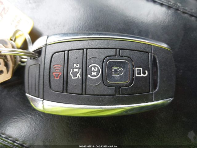 5LMCJ2C98HUL12189 Lincoln MKC SELECT