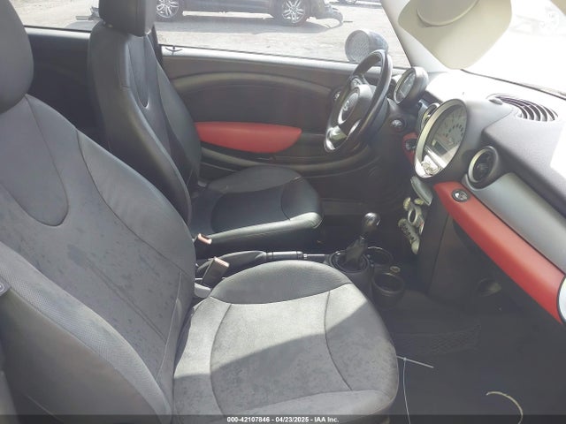 2009 MINI COOPER CLUBMAN WMWML335X9TX35532 Photo 4