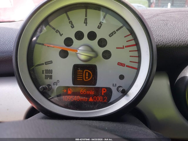 2009 MINI COOPER CLUBMAN WMWML335X9TX35532 Photo 6