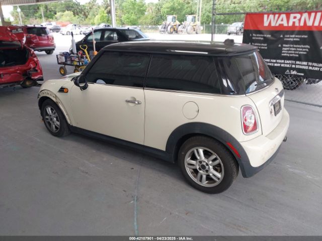 2012 MINI COOPER WMWSU3C59CT541943 Photo 2