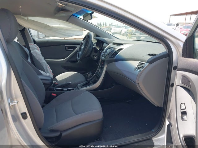 5NPDH4AE8FH612390 Hyundai ELANTRA SE