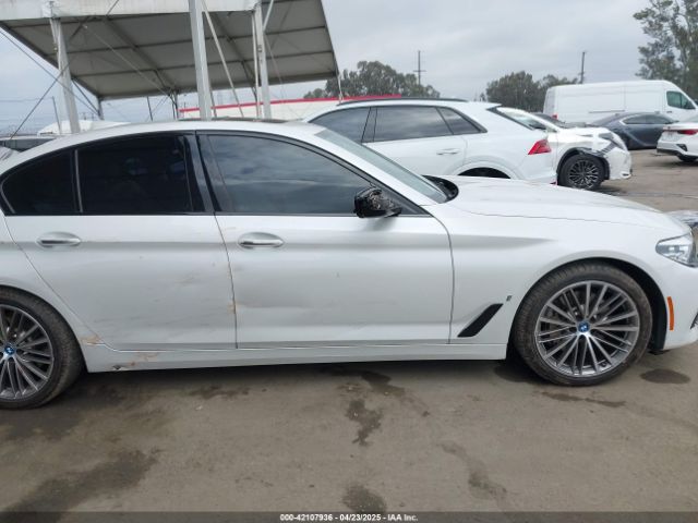 WBAJA9C5XJB033667 BMW 530e Iperformance