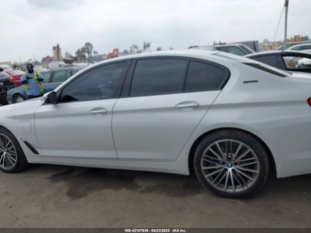 WBAJA9C5XJB033667 BMW 530e Iperformance