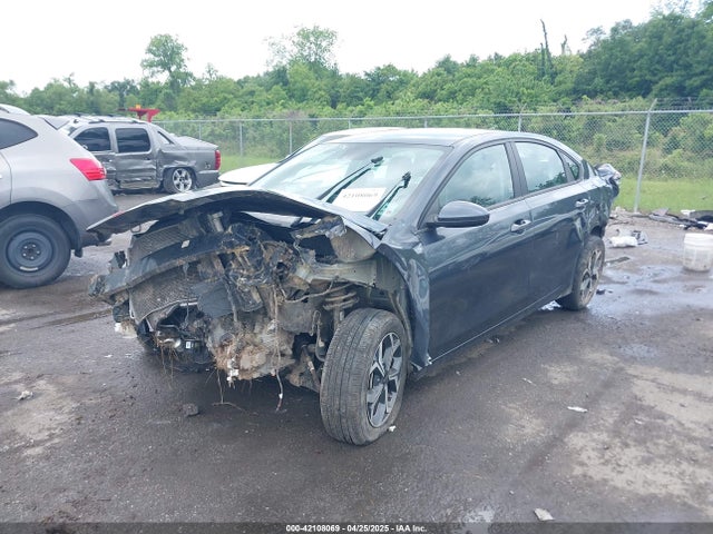 3KPF24AD9ME353962 KIA Forte Lxs