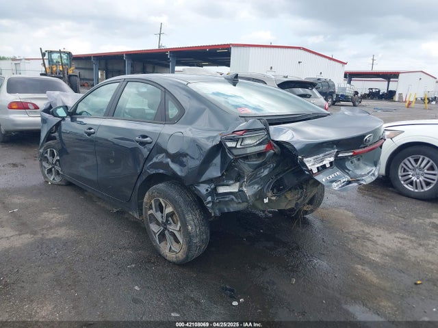 3KPF24AD9ME353962 KIA Forte Lxs
