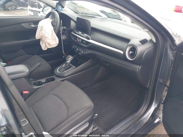 3KPF24AD9ME353962 KIA Forte Lxs