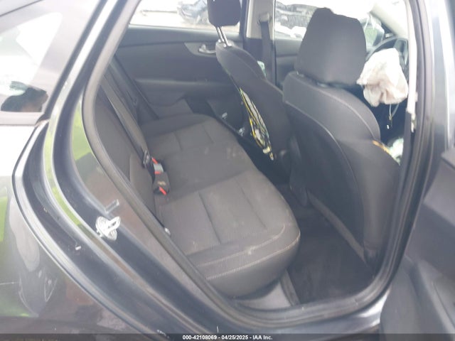 3KPF24AD9ME353962 KIA Forte Lxs