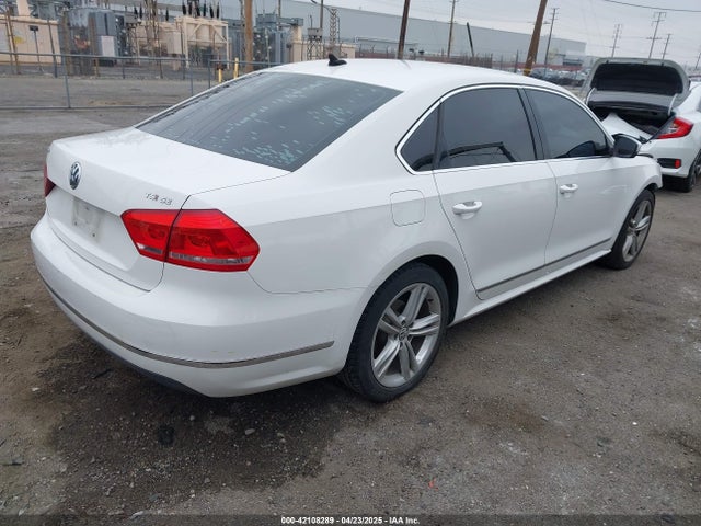 1VWBT7A31FC043798 Volkswagen Passat 1.8t Se