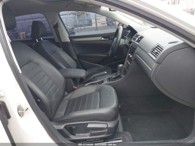 1VWBT7A31FC043798 Volkswagen Passat 1.8t Se