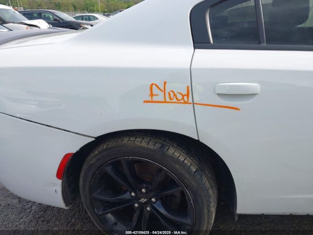 2C3CDXBG8JH257672 Dodge Charger Sxt Rwd