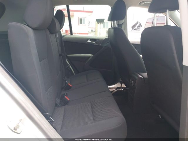 WVGAV7AX2HK043695 Volkswagen Tiguan 2.0t/2.0t S