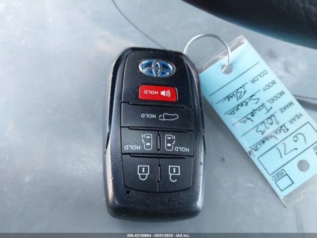 5TDYSKFC6PS081443 Toyota SIENNA XLE