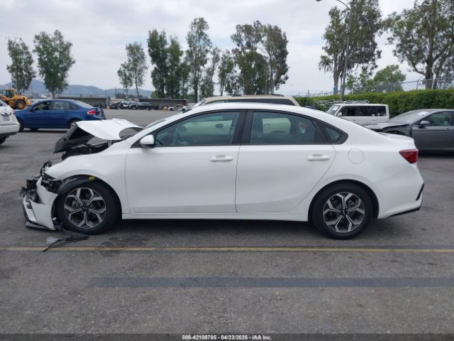 3KPF24AD8LE185214 KIA Forte Lxs