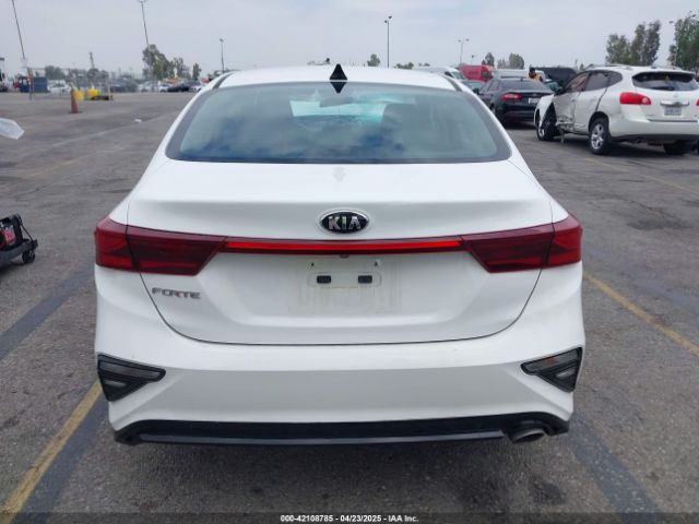 3KPF24AD8LE185214 KIA Forte Lxs