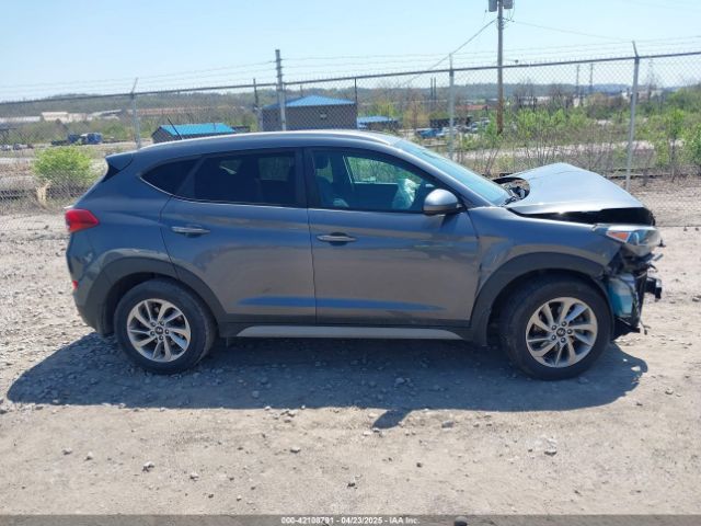 KM8J3CA41HU422745 Hyundai TUCSON SE