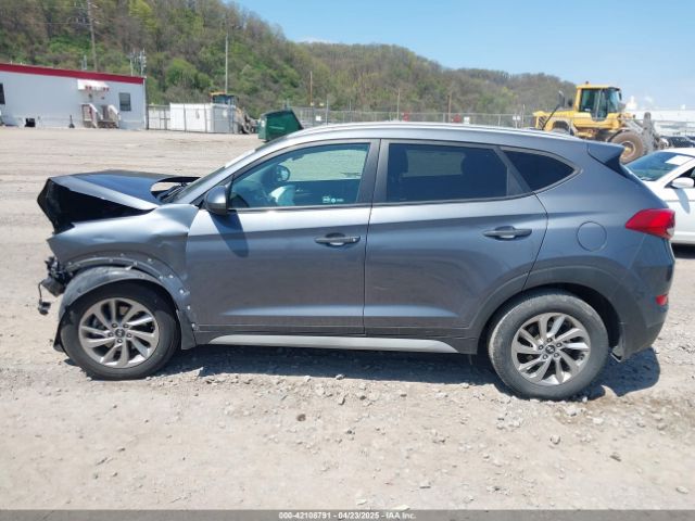 KM8J3CA41HU422745 Hyundai TUCSON SE