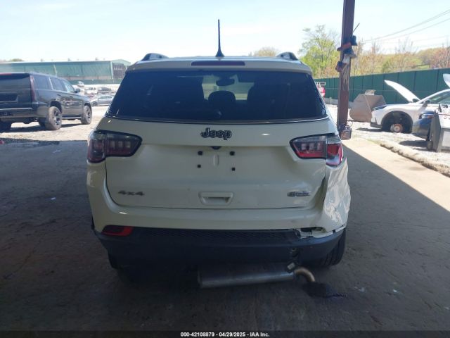 3C4NJDBB3KT654263 Jeep Compass Latitude 4x4