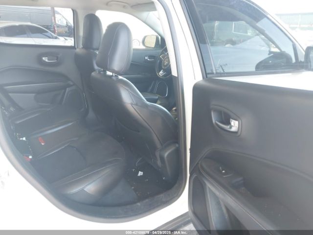 3C4NJDBB3KT654263 Jeep Compass Latitude 4x4