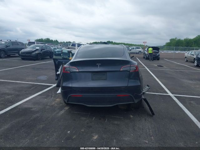 7SAYGDED6RF151881 Tesla Model Y Long Range Dual Motor All-wheel Drive/rwd