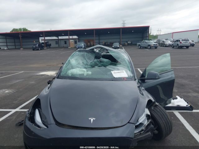 7SAYGDED6RF151881 Tesla Model Y Long Range Dual Motor All-wheel Drive/rwd