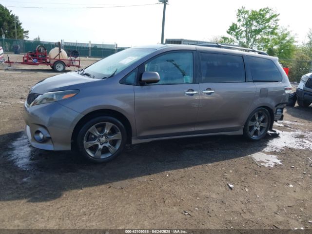 5TDXK3DC5FS640306 Toyota Sienna Se 8 Passenger