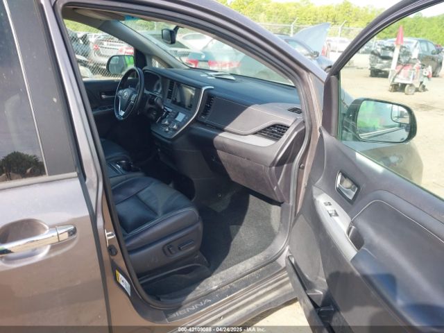 5TDXK3DC5FS640306 Toyota Sienna Se 8 Passenger
