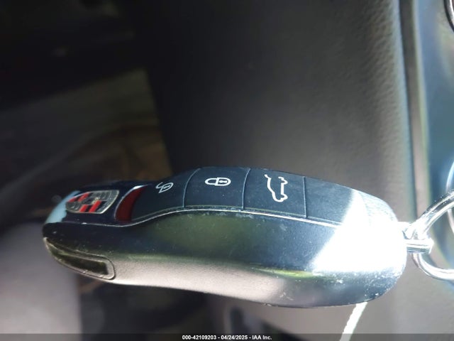 Porsche Macan 2018 WP1AA2A56JLB08189 Image 11
