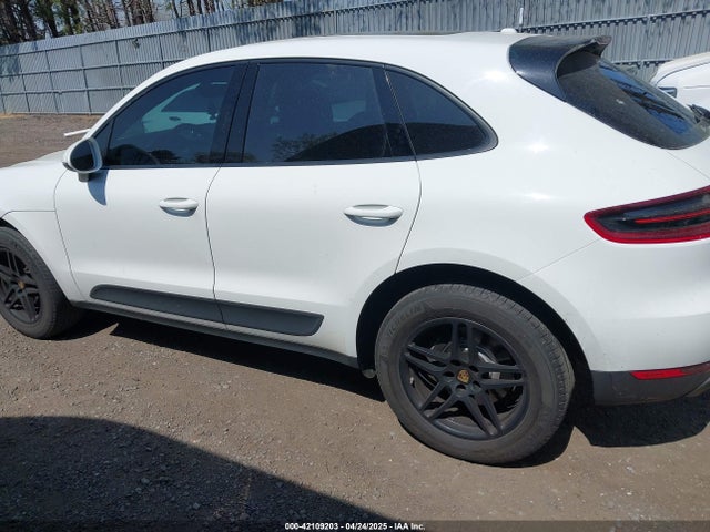 Porsche Macan 2018 WP1AA2A56JLB08189 Image 14