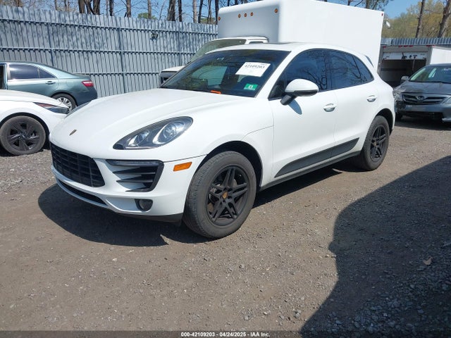 Porsche Macan 2018 WP1AA2A56JLB08189 Image 2