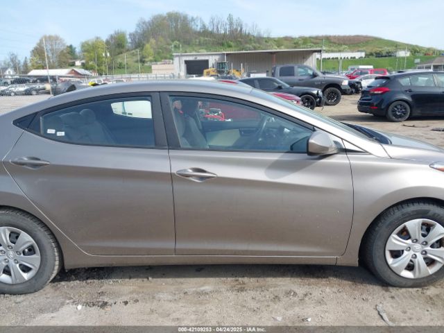 5NPDH4AE9GH698374 Hyundai ELANTRA SE