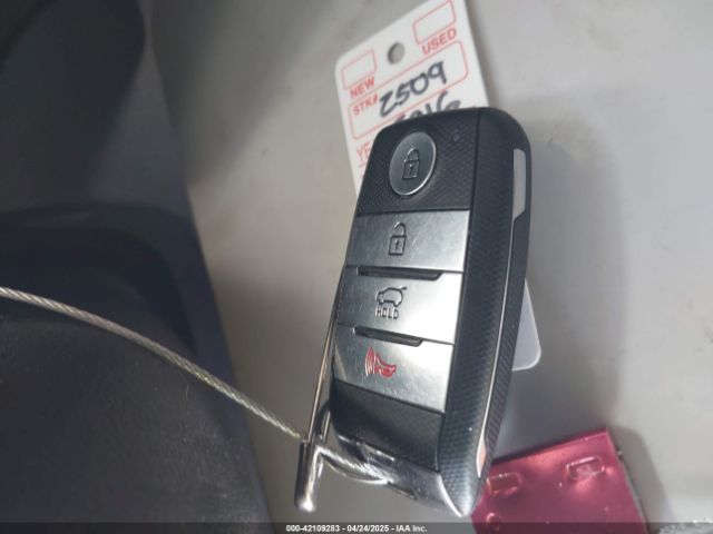 5XYPK4A56GG187081 KIA Sorento 3.3l Sx