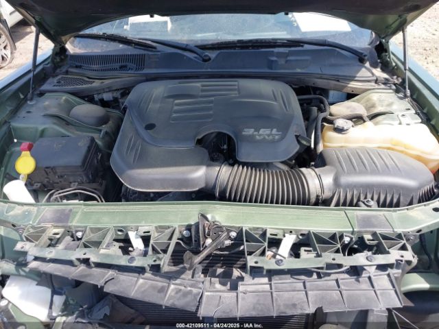 2C3CDZGG0KH628040 Dodge Challenger Sxt Awd