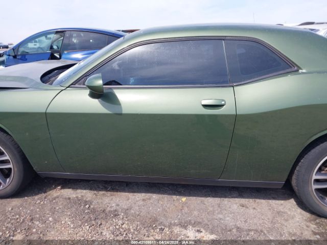 2C3CDZGG0KH628040 Dodge Challenger Sxt Awd
