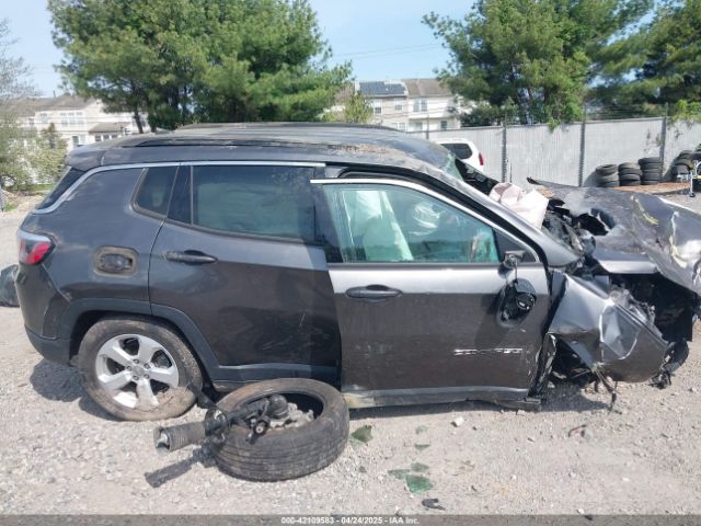 3C4NJDBB5KT660906 Jeep Compass Latitude 4x4